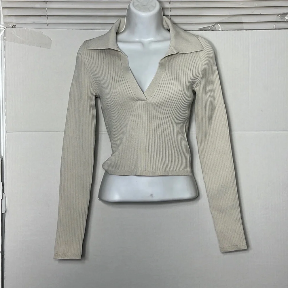 Aritzia color matte pearl Sculpt Knit Polo Longsleeve - Picture 2 of 7